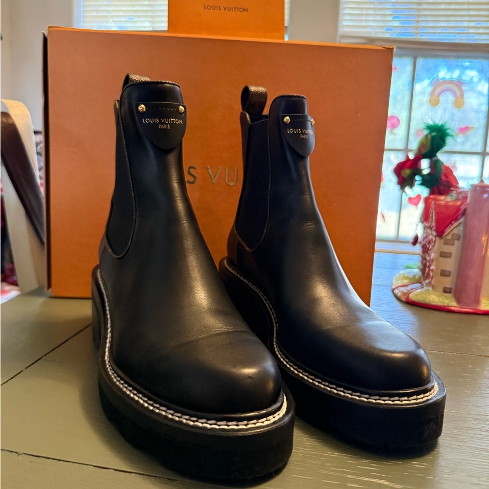Louis Vuitton Beaubourg Ankle Boots with White Stitching